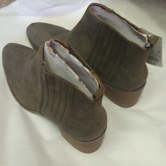 Universal Thread Brown Briar Blocked 2" Heel Boots, size 10 - Picture 6 of 6